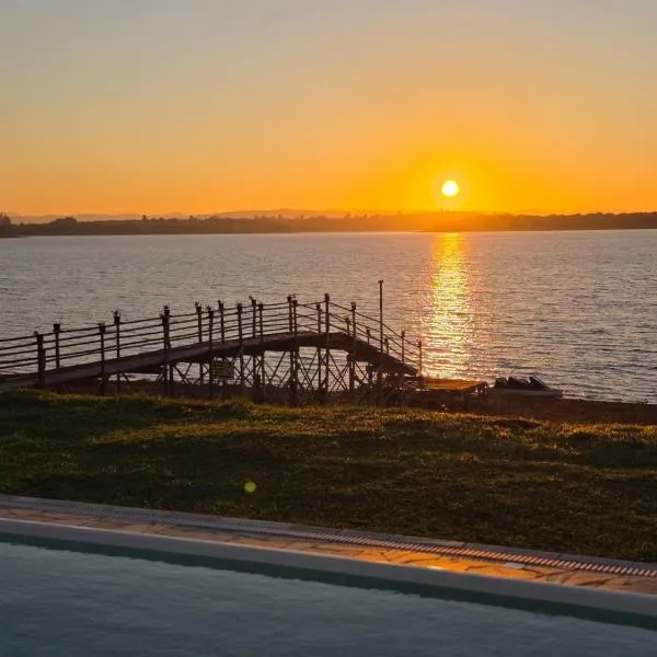 Riviera Barão de Antonina - Chalés na Represa - Piscina vista incrível，位于Barão de Antonina的酒店