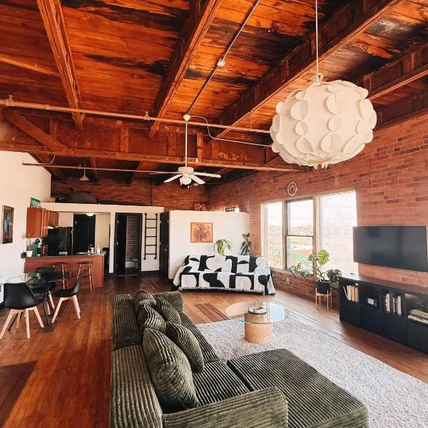 420 Friendly SKYLINE view Downtown Loft FREE Parking，位于底特律的酒店