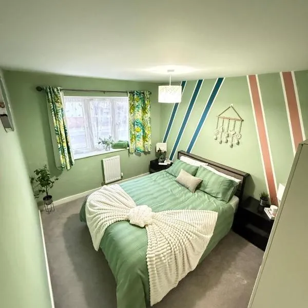 Modern 3 Bedroom New Built house to rent in Luton，位于卢顿的酒店