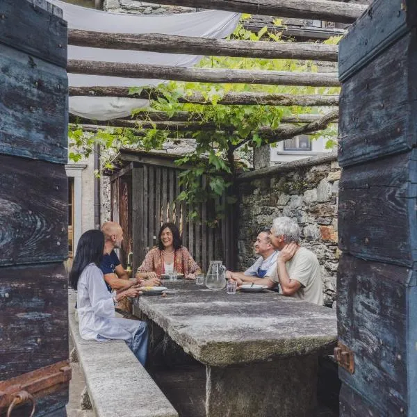 Ecovillage Sanctuary Bordei，位于Palagnedra的酒店
