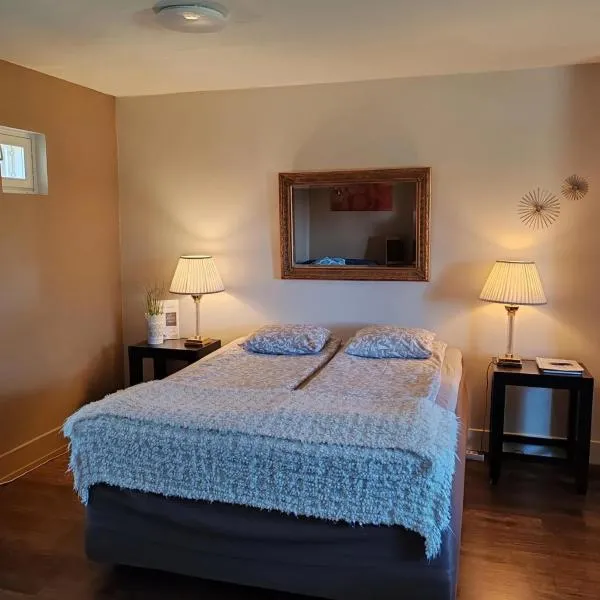 Villa Tammikallio Guest House, near the airport - Kodikas vierasmaja Tuusulassa，位于图苏拉的酒店