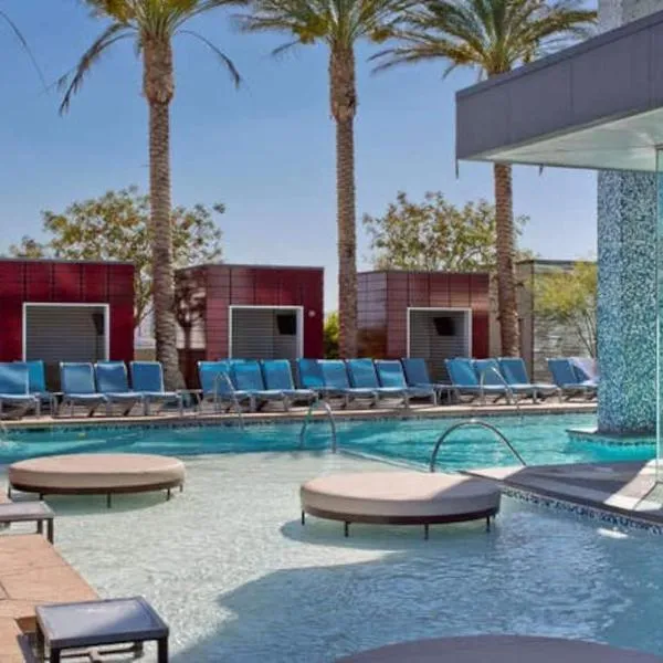 Palms Place No Resort fees with Balcony，位于拉斯维加斯的酒店