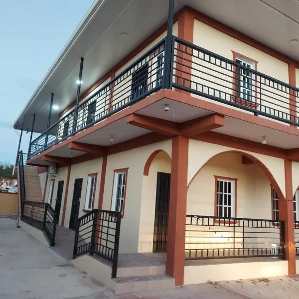 Sotera's Guest House，位于科罗萨尔的酒店
