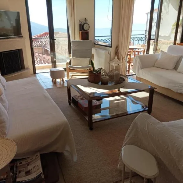 Breathe in Delphi - Spacious 3BR Apartment with View，位于特尔斐的酒店