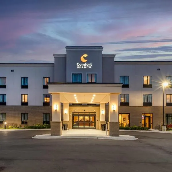 Comfort Inn & Suites Clarkston Pine Knob Area，位于City in the Village of Clarkson的酒店