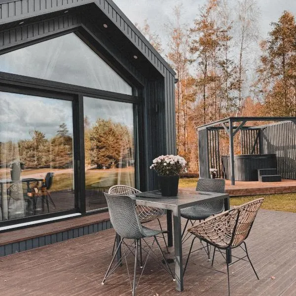 Atpūtas komplekss Pazust Priedēs - SUNRISE house，位于贝尔纳蒂的酒店