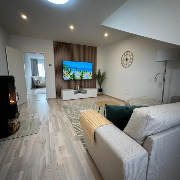 Cosy Flat in Pärnu Near Beach & Center，位于派尔努的酒店