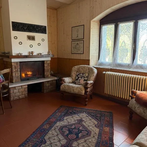 Independent apartment in a villa，位于Cunardo的酒店