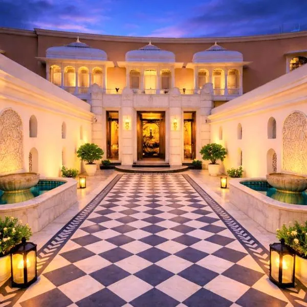 Chandralok - A Boutique Hotel in Udaipur Near Fateh Sagar Lake，位于乌代浦的酒店