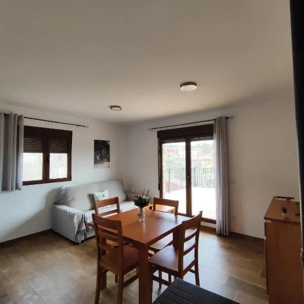 Apartamentos Rurales La Capellanía de Alobras，位于Alobras的酒店