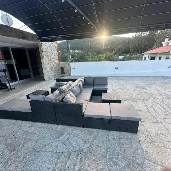 Leonchic - Guest House com Piscina de Água Salgada，位于巴塞卢什的酒店