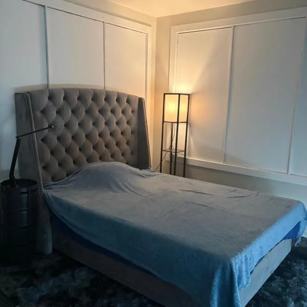 Private room with Fridge - Mini Mansion，位于伯班克的酒店