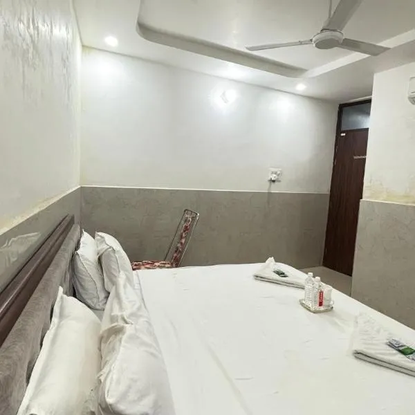 Hotel M Palace Unit Of MDP Ayodhya Near Rammandir，位于Ayodhya的酒店