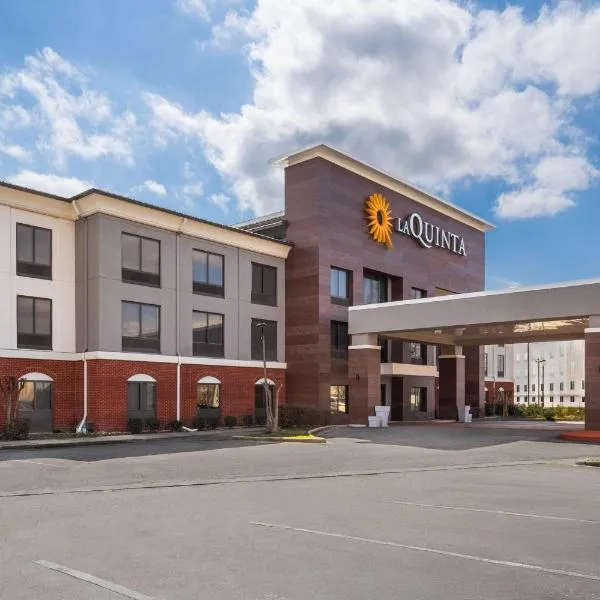 La Quinta Inn & Suites by Wyndham Bessemer,位于贝瑟默的酒店