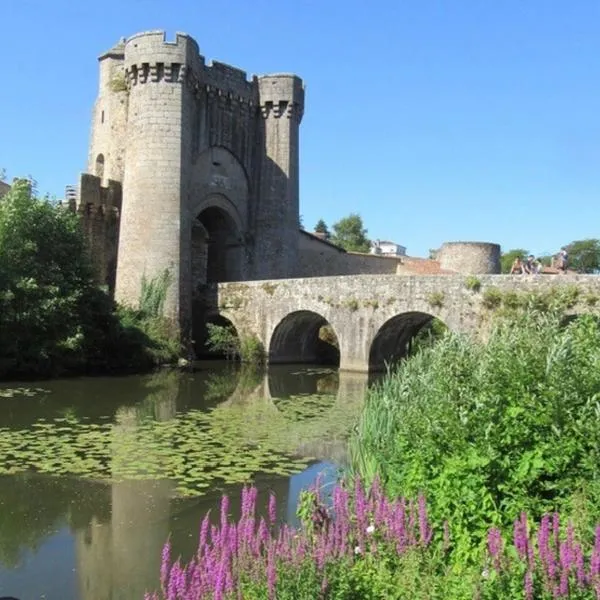 Studio aux portes de Parthenay，位于Châtillon-sur-Thouet的酒店