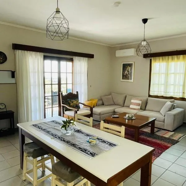 Olive Land Spacious Apartment,位于Nikópolis的酒店