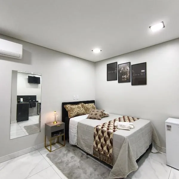 Micro Casa 22m2 Localização Estratégica em Londrina e Cambé，位于隆德里纳的酒店