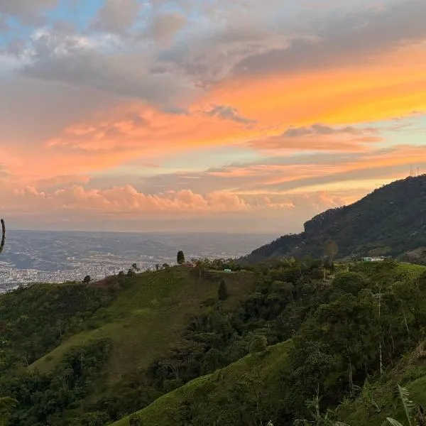 Casa Alta Colombia, ecolodge con vistas, Pereira，位于多斯克布拉达斯的酒店