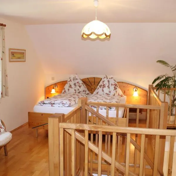 Landhaus Bender Ferienwohnung mit Terrasse und Garten，位于Straden的酒店