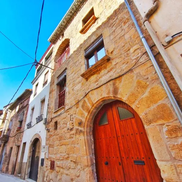 Amplia Casa en Vinaixa, calle Mayor, Cal Mitger，位于Viñaixa的酒店