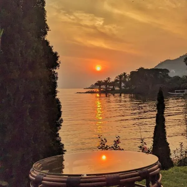 Kivu Hilltop beach Hotel & Apartment，位于吉塞尼的酒店