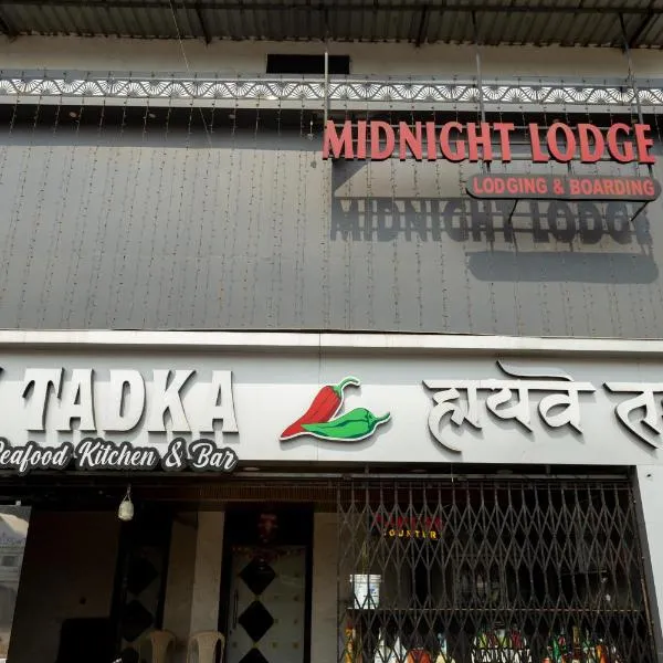 Hotel Midnight Lodging & Boarding，位于潘韦尔的酒店