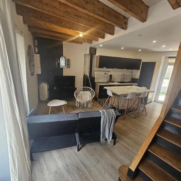 Maison chaleureuse, centre bourg，位于Casson的酒店