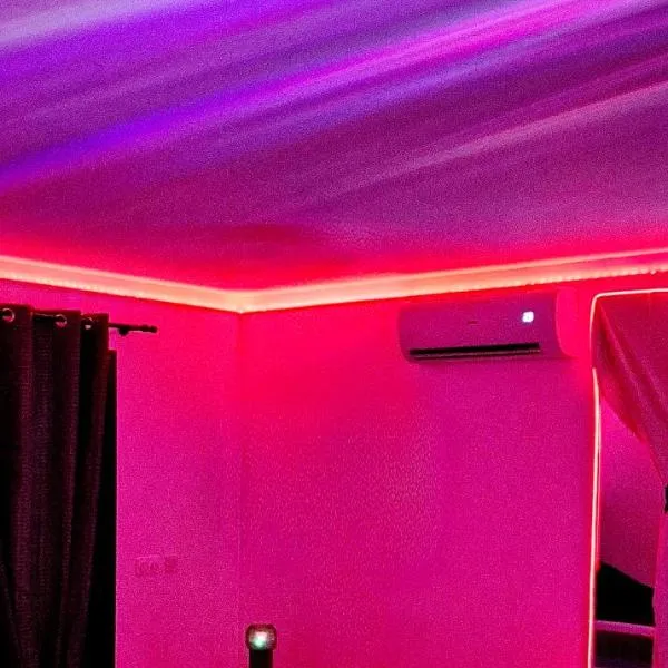 Suite avec Jacuzzi Proche Aix Marseille Aéroport Plage，位于维特罗勒的酒店