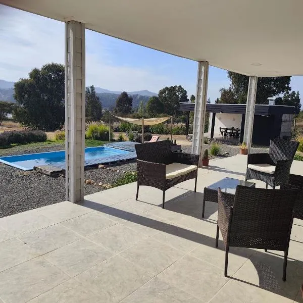 Hermosa casa en lago rapel，位于拉佩尔湖的酒店