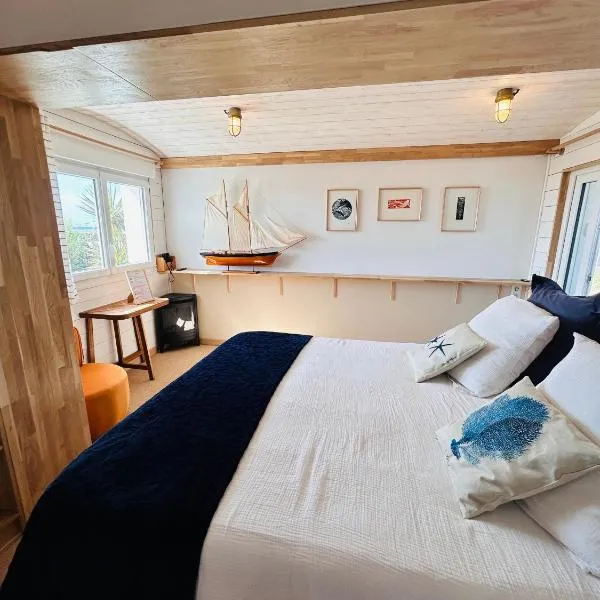 "La Cabine" côté mer et côté jardin à la VILLA PLEIN VENT，位于巴讷维尔-卡特里特的酒店