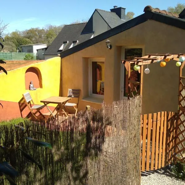 Petite maison naturelle avec son jardin privé，位于普吕维涅的酒店