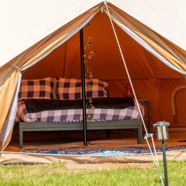 Boscoppa Farm-Furnished Bell Tent 1，位于圣奥斯特尔的酒店