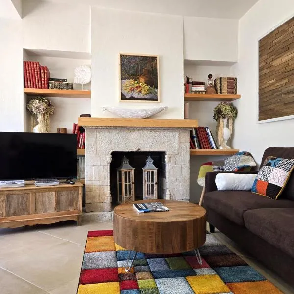 Apartaments Font del Cirerer，位于圣伊拉里奥-萨卡尔姆的酒店
