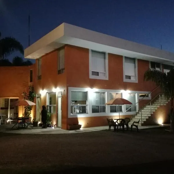 Villas Hotel Cholula，位于Santa María Coronanco的酒店