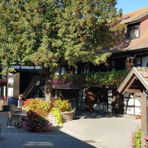 Hotel Restaurant Père Benoît，位于昂特赞的酒店