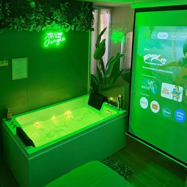 La Jungle - A71 - Jacuzzi et Cinéma，位于La Chapelle-Saint-Ursin的酒店