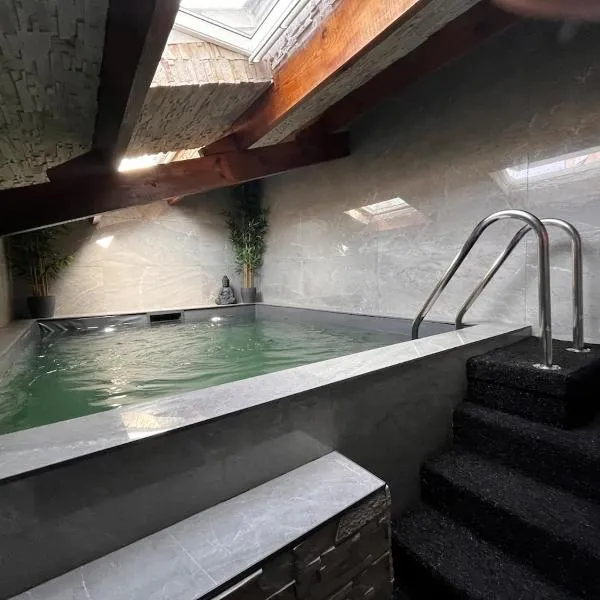 A l'orée des bois - Piscine chauffée - Floreffe，位于Floreffe的酒店