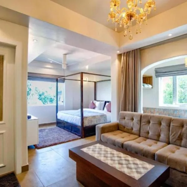 Hotel Pajaros Blu，位于卡兰古特的酒店