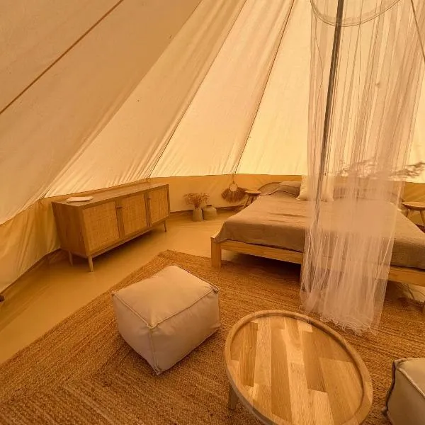 Amurg Glamping&Pool，位于瓦杜的酒店