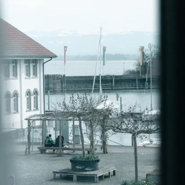 B&B mit Seeblick，位于罗曼斯霍恩的酒店