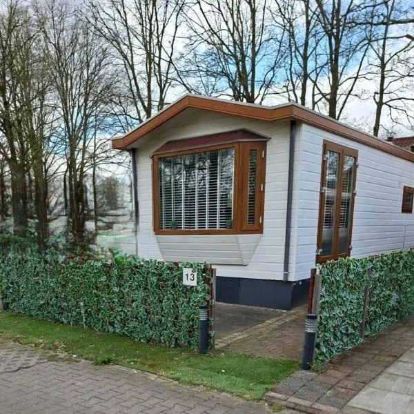 chalet 13 op de tien heugten in drenthe，位于Schoonloo的酒店