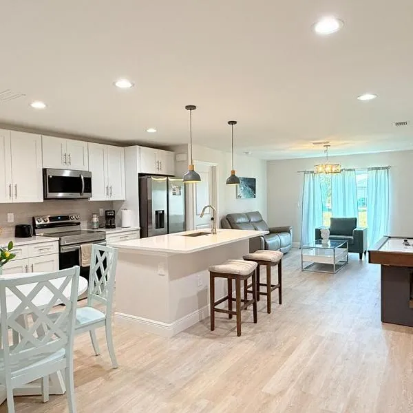Fresh 3BR Home, Peaceful Stay,位于夏洛特港的酒店