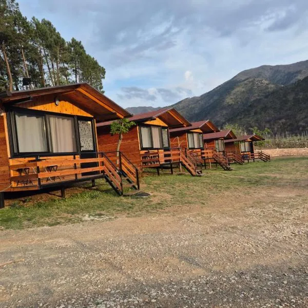 Wooden Villas Karme，位于Koman的酒店