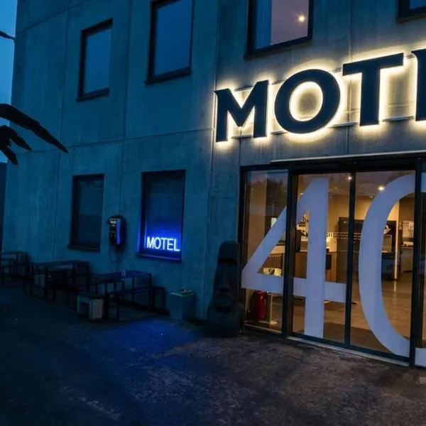 BUSINESS-MOTEL, free massage chairs, secure XL-Parking, 24h-Checkin，位于Heimsheim的酒店