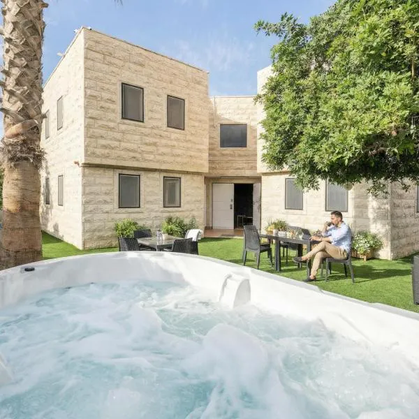 Hotel La Finca - Luxury Suites Hotel - סוויטות יוקרה במרכז באר שבע עם ג'קוזי וחוויית אירוח פרימיום，位于贝尔谢巴的酒店