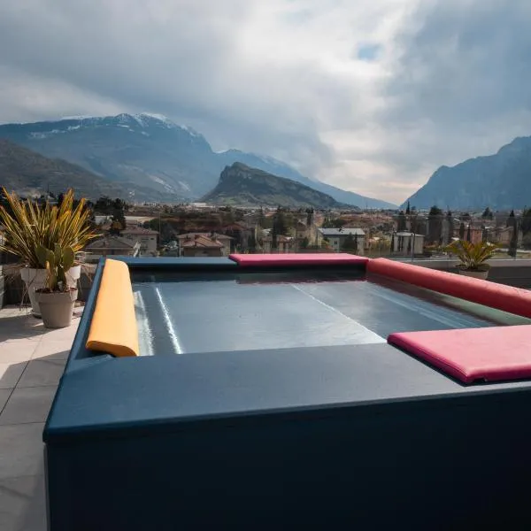 HOODY ACTIVE & HAPPINESS HOTEL，位于阿科的酒店