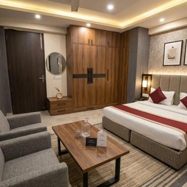 Hotel Yuvraj 5 Mints walking from Rajendra Nagar Metro Station，位于加济阿巴德的酒店