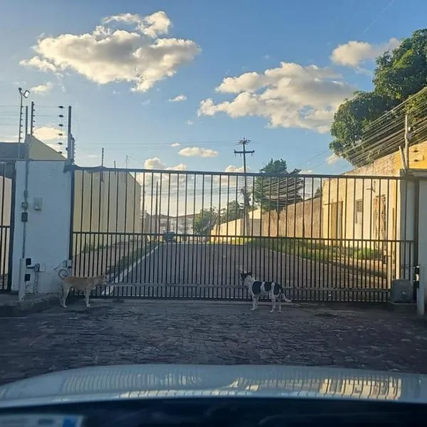 Apartamento Simples em Teresina com 02 Quartos，位于特雷西纳的酒店