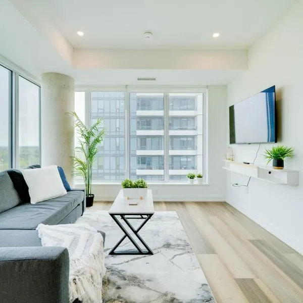 Elegant Open-Concept Condo in Downtown K-W，位于基奇纳的酒店