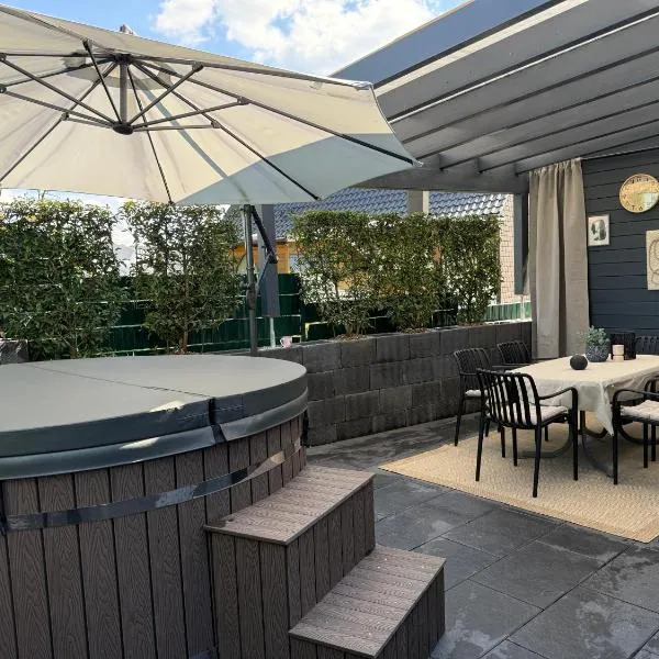 Sauerland Wellness Apartment mit Sauna und Jacuzzi，位于奥尔珀的酒店